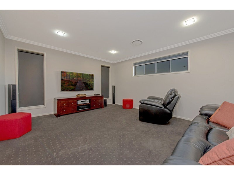 14 Plover Court, Highfields QLD 4352