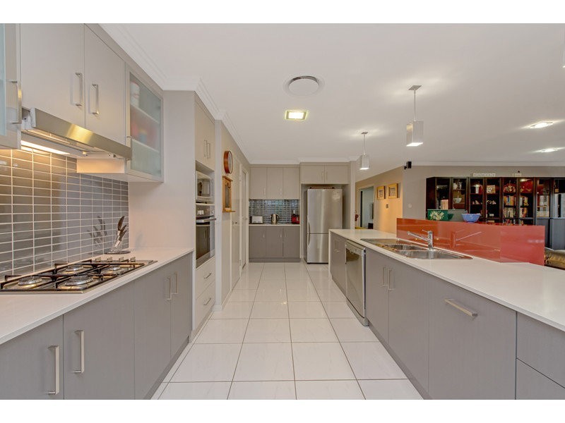 14 Plover Court, Highfields QLD 4352