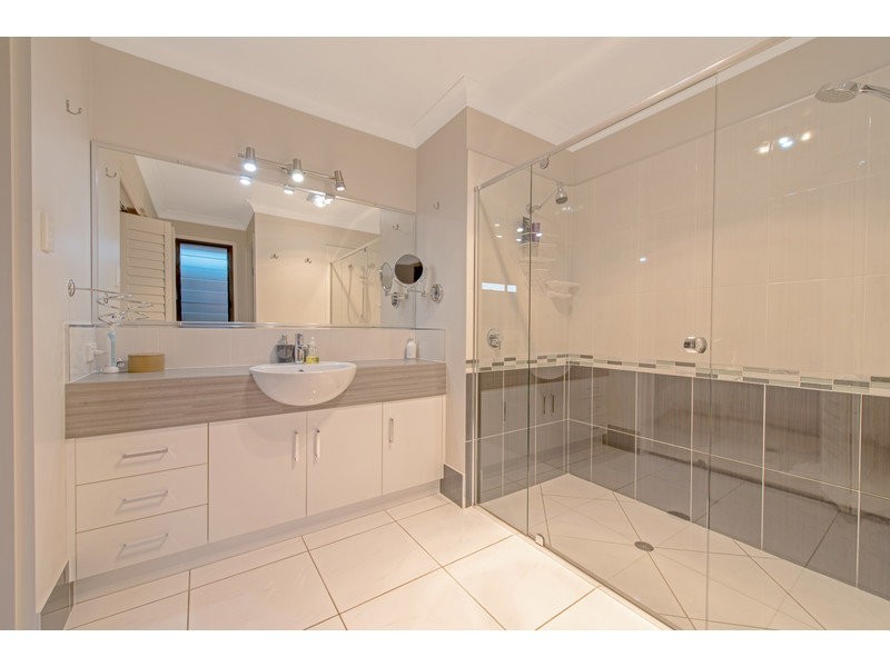 14 Plover Court, Highfields QLD 4352