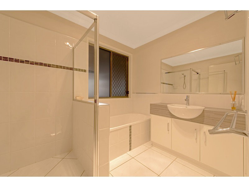 14 Plover Court, Highfields QLD 4352