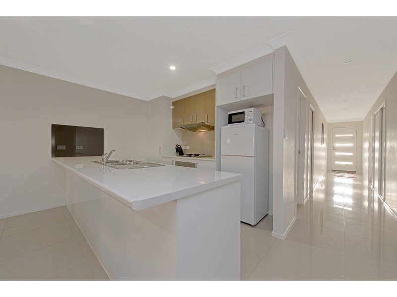 2/6 Rubie Court, Westbrook QLD 4350