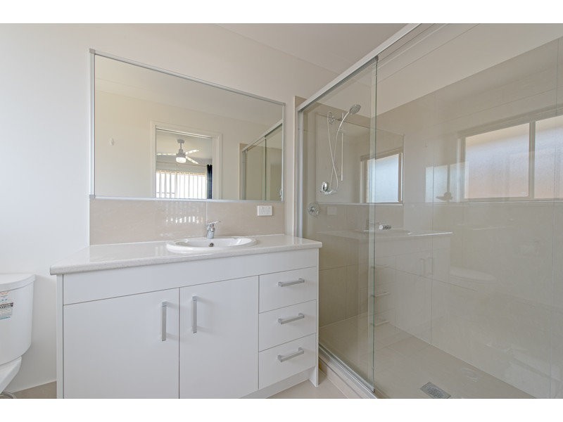 2/6 Rubie Court, Westbrook QLD 4350