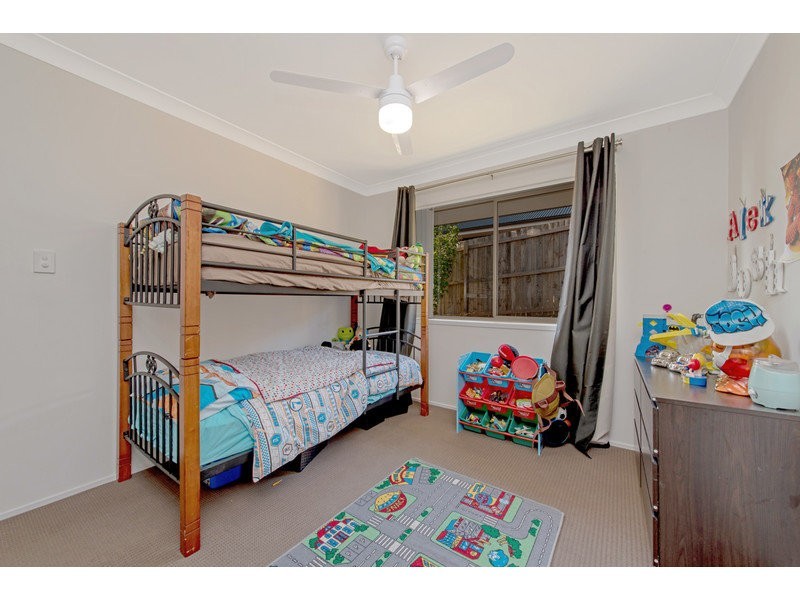 2/6 Rubie Court, Westbrook QLD 4350