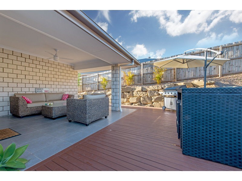 2/6 Rubie Court, Westbrook QLD 4350