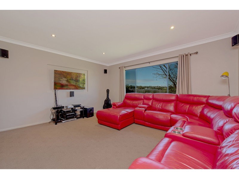 54 Holly Avenue, Cawdor QLD 4352