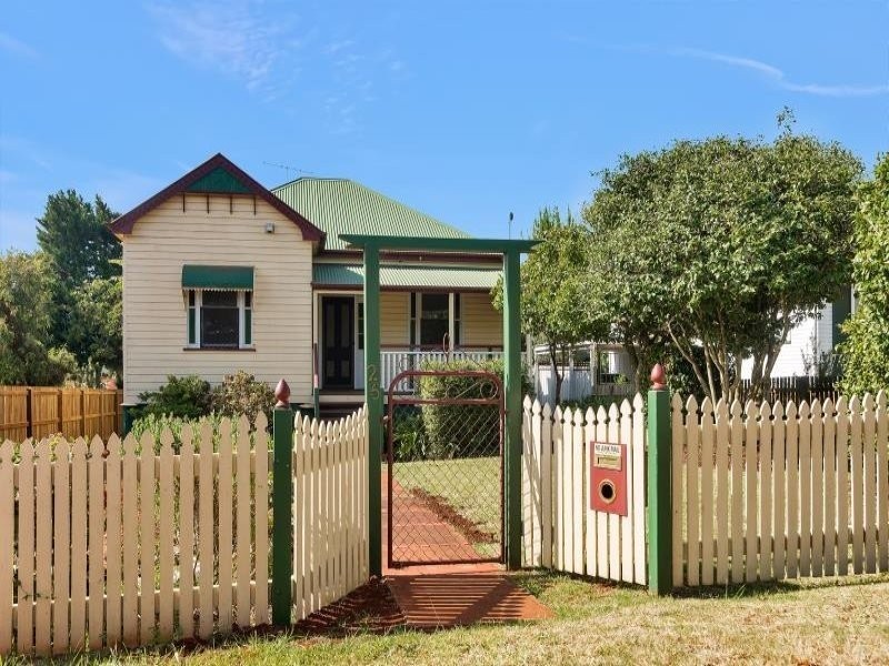 25 Healy Street, South Toowoomba QLD 4350