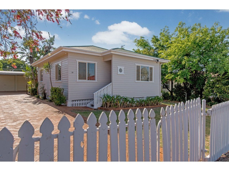 19 Priest Street, Rockville QLD 4350