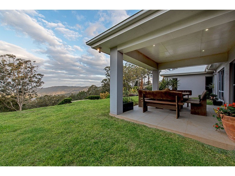 27 Traverston Court, Preston QLD 4352