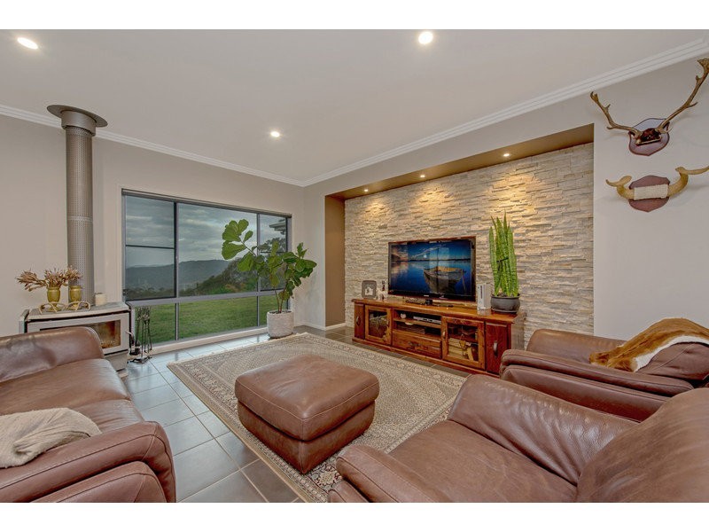 27 Traverston Court, Preston QLD 4352