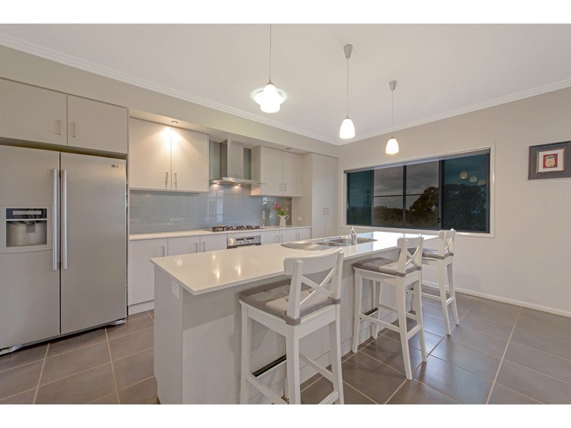 27 Traverston Court, Preston QLD 4352
