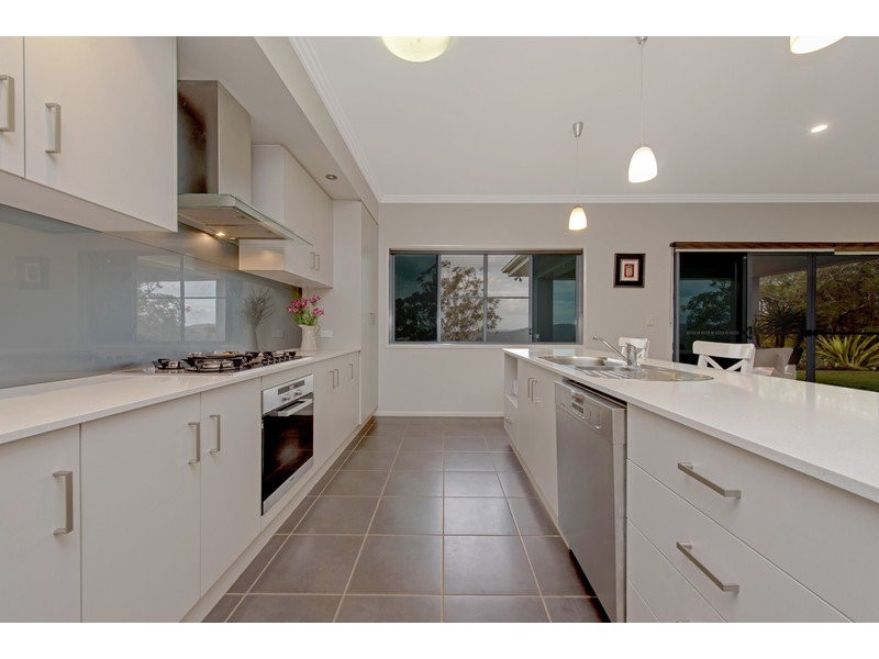 27 Traverston Court, Preston QLD 4352