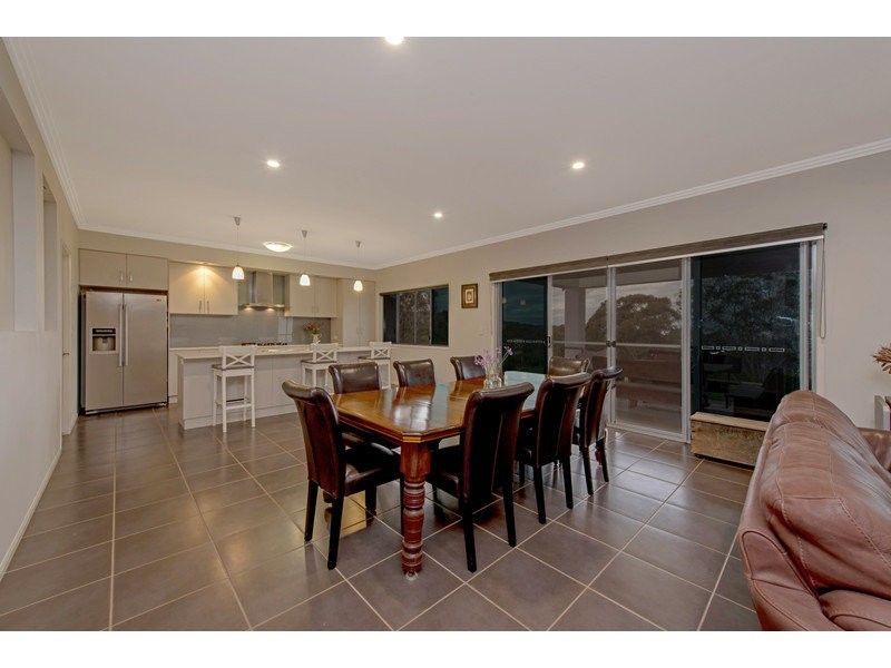 27 Traverston Court, Preston QLD 4352