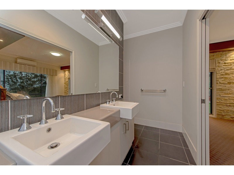27 Traverston Court, Preston QLD 4352