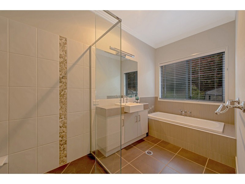 27 Traverston Court, Preston QLD 4352