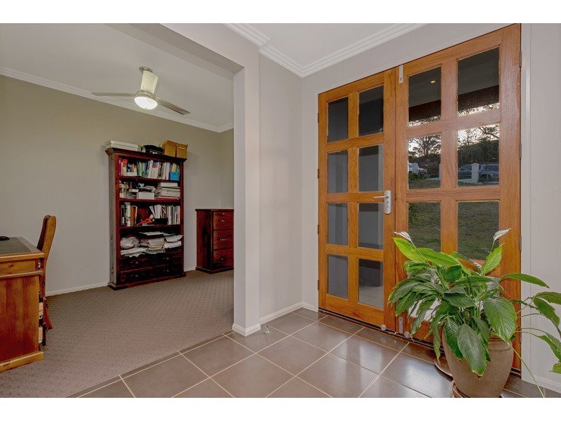 27 Traverston Court, Preston QLD 4352