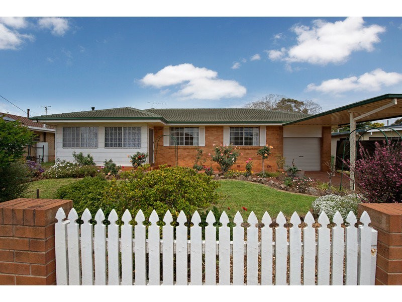 2 Shennan Street, Harristown QLD 4350