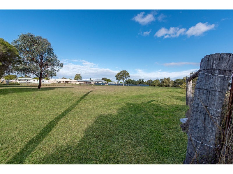 22 Cooke Street, Goombungee QLD 4354