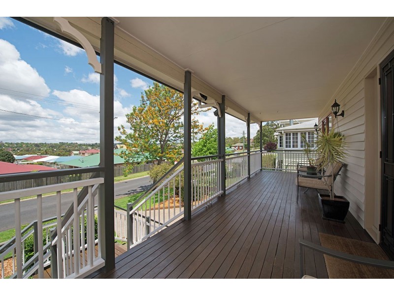 9 Hoey Street, Kearneys Spring QLD 4350