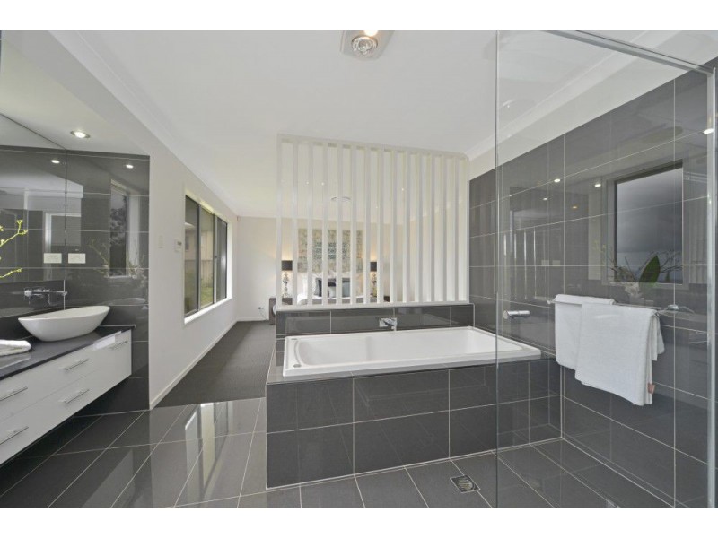 28 Piccadilly Court, Mount Lofty QLD 4350