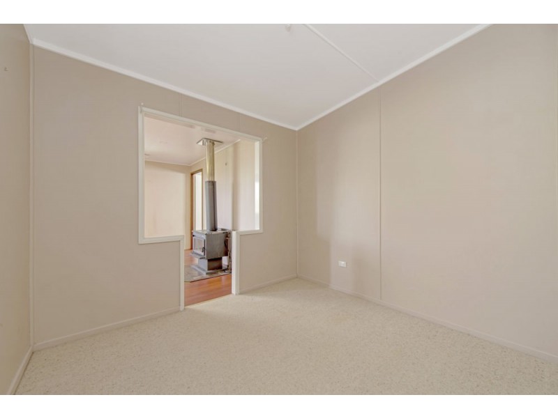 4 Hillview Avenue, Newtown QLD 4350