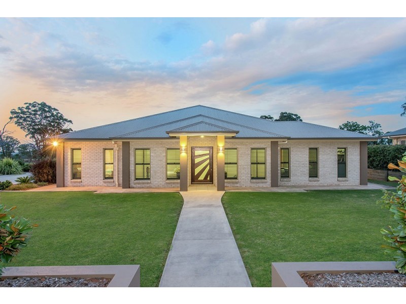 16 Bass Street, Cabarlah QLD 4352