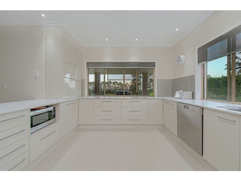 16 Bass Street, Cabarlah QLD 4352