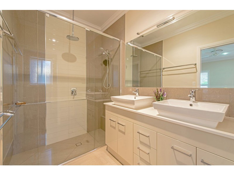 16 Bass Street, Cabarlah QLD 4352