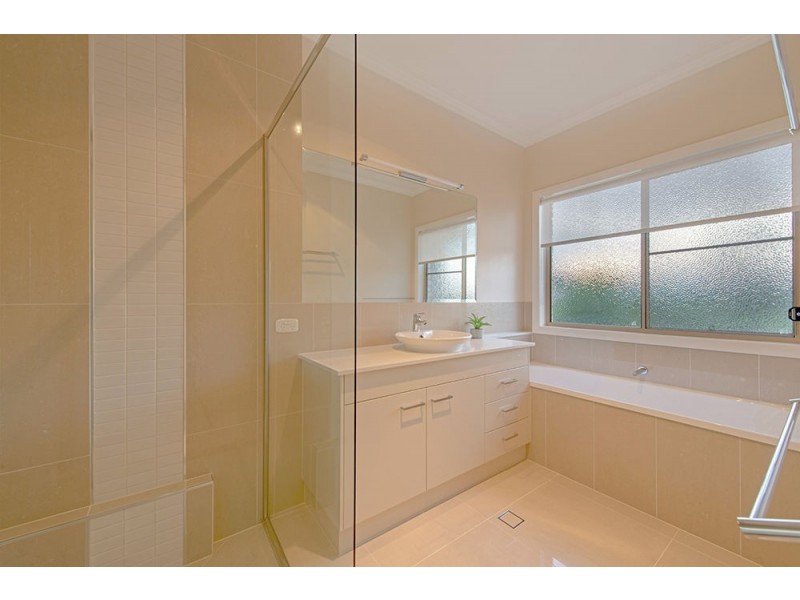 16 Bass Street, Cabarlah QLD 4352