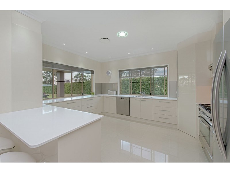 16 Bass Street, Cabarlah QLD 4352