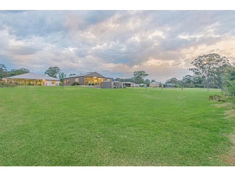 16 Bass Street, Cabarlah QLD 4352