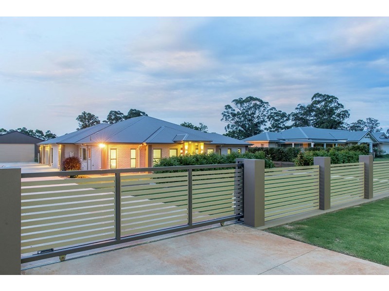 16 Bass Street, Cabarlah QLD 4352