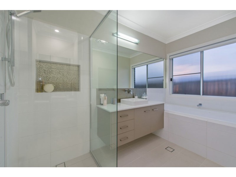 9 Heron Court, Kleinton QLD 4352