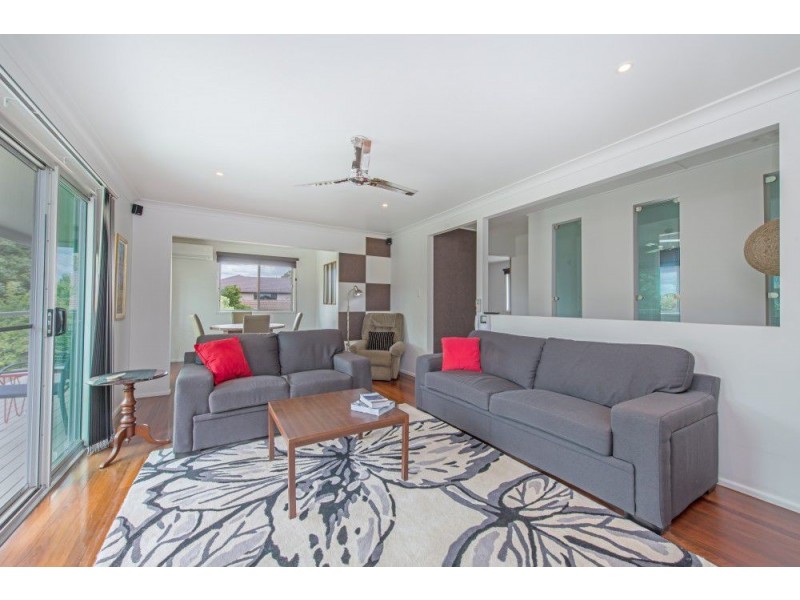 16 Barrymount Crescent, Mount Lofty QLD 4350