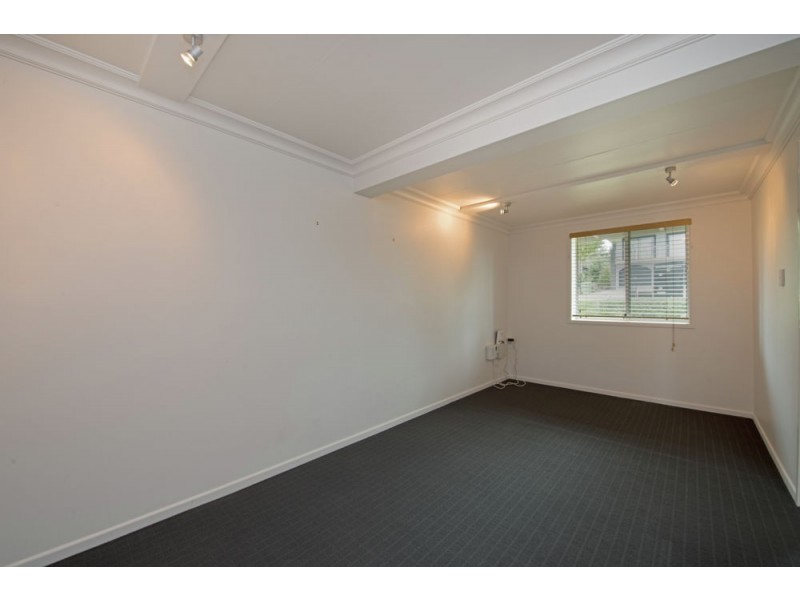 16 Barrymount Crescent, Mount Lofty QLD 4350