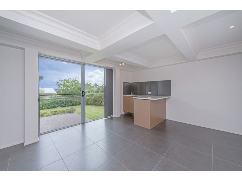 16 Barrymount Crescent, Mount Lofty QLD 4350