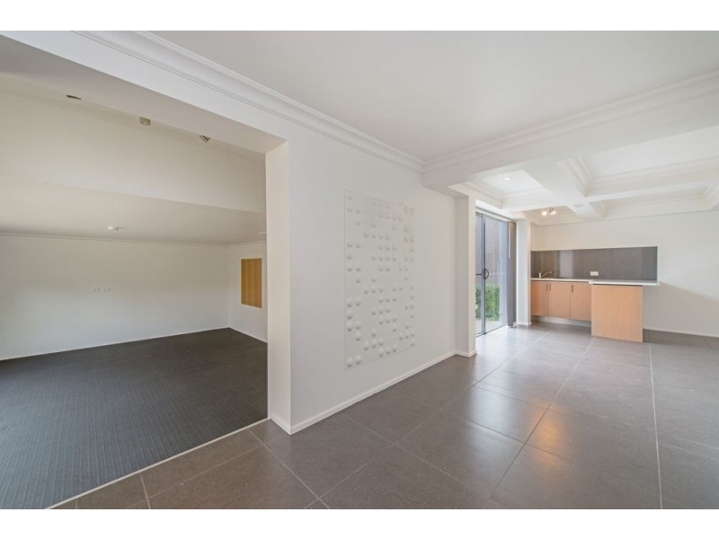 16 Barrymount Crescent, Mount Lofty QLD 4350