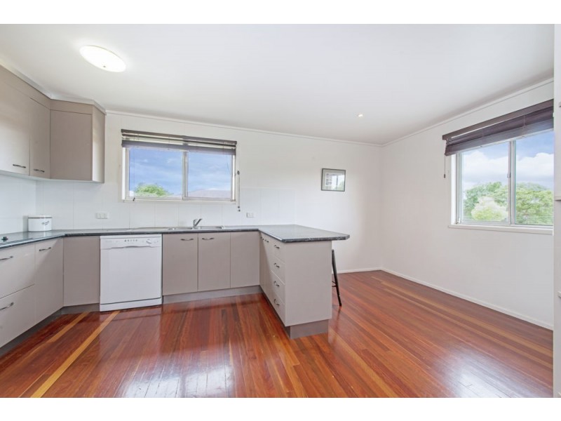 16 Barrymount Crescent, Mount Lofty QLD 4350