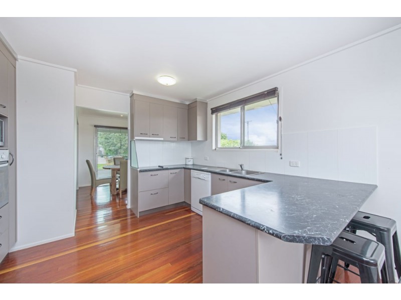 16 Barrymount Crescent, Mount Lofty QLD 4350