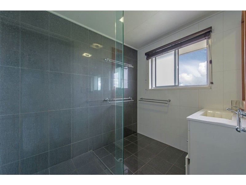 16 Barrymount Crescent, Mount Lofty QLD 4350