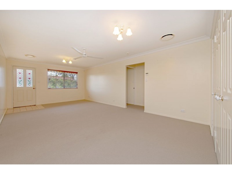 2/8 Carmen Street, Kearneys Spring QLD 4350