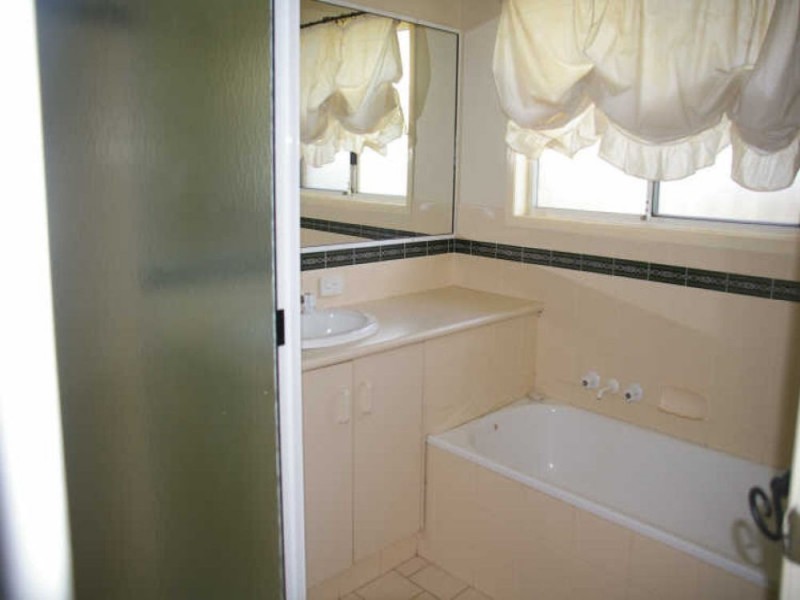 142 Hursley Road, Glenvale QLD 4350