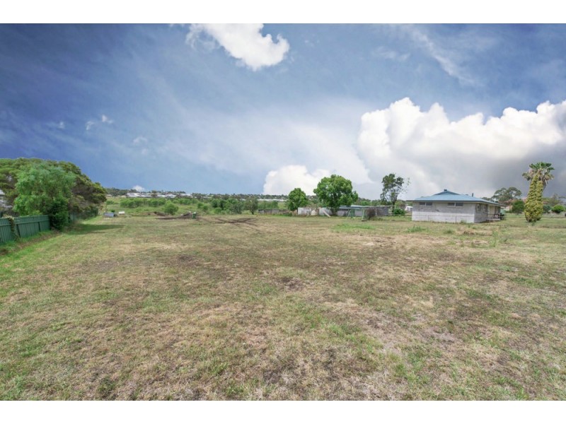 587 South Street, Glenvale QLD 4350