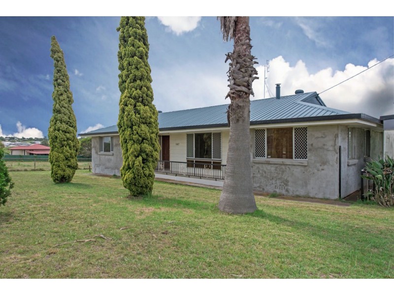 587 South Street, Glenvale QLD 4350