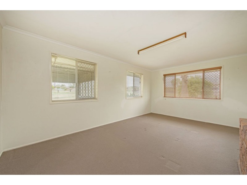 587 South Street, Glenvale QLD 4350