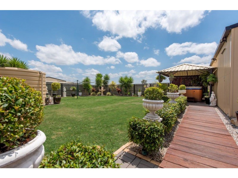 17 Ashford Drive, Wyreema QLD 4352