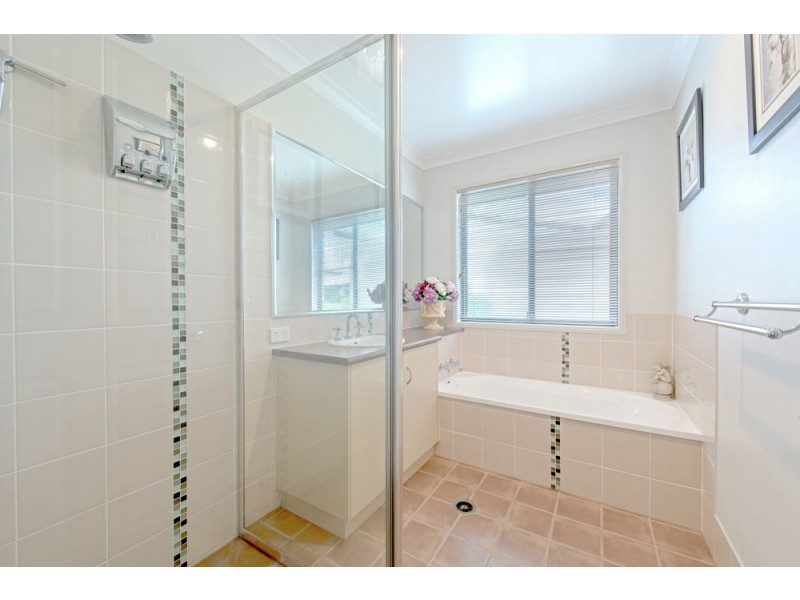 17 Ashford Drive, Wyreema QLD 4352