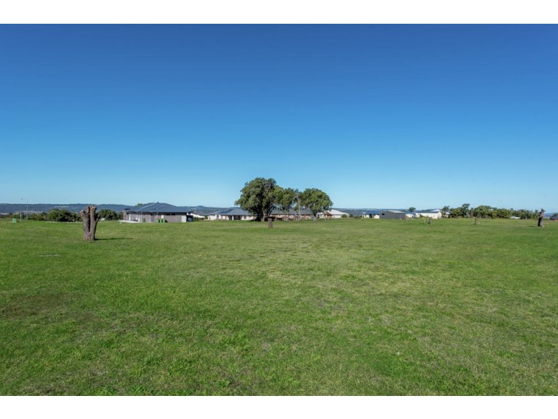 34 Hilltop Drive, Gowrie Junction QLD 4352