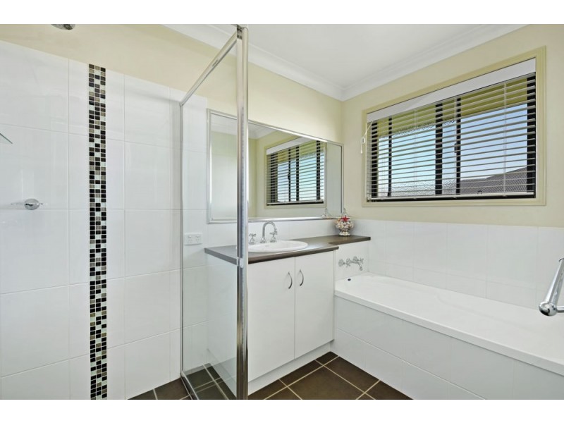 10 Schaefer Court, Westbrook QLD 4350
