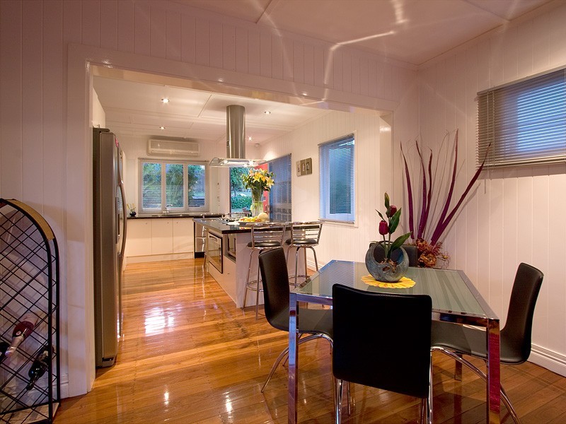 11 Chisholm Street, Stafford Heights QLD 4053