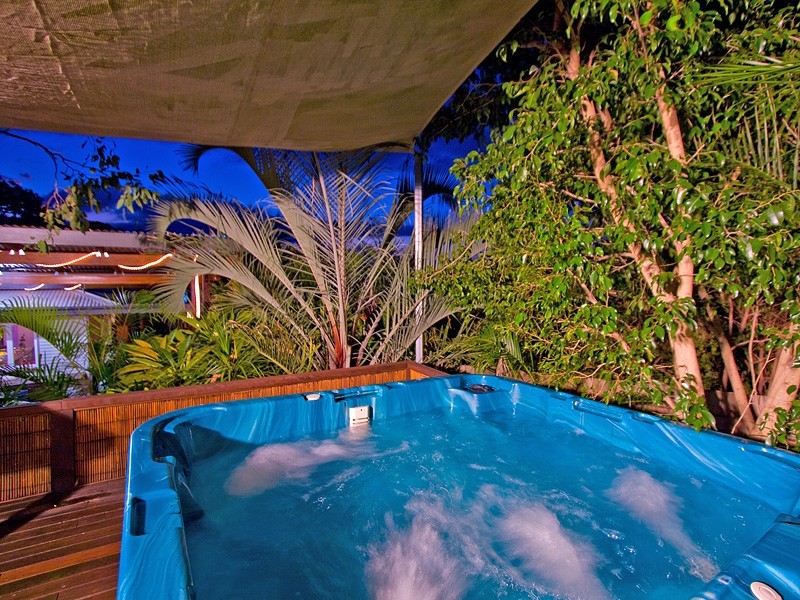 11 Chisholm Street, Stafford Heights QLD 4053